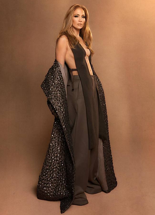 54-year-old Jennifer Lopez reveals new photos in striking outfits