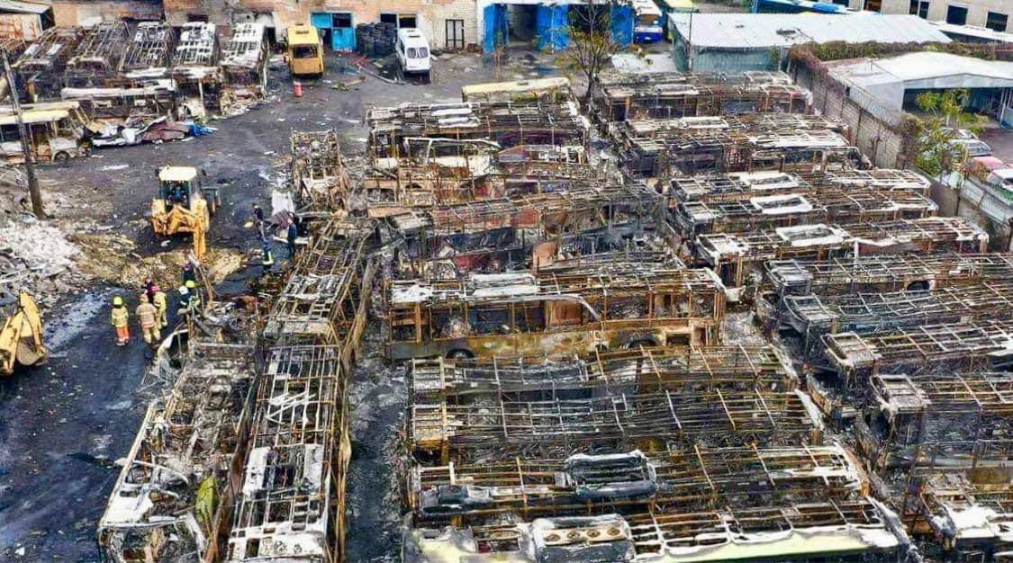 Россияне ракетами уничтожили в Днепре половину автобусов: смотрите последствия подлой атаки