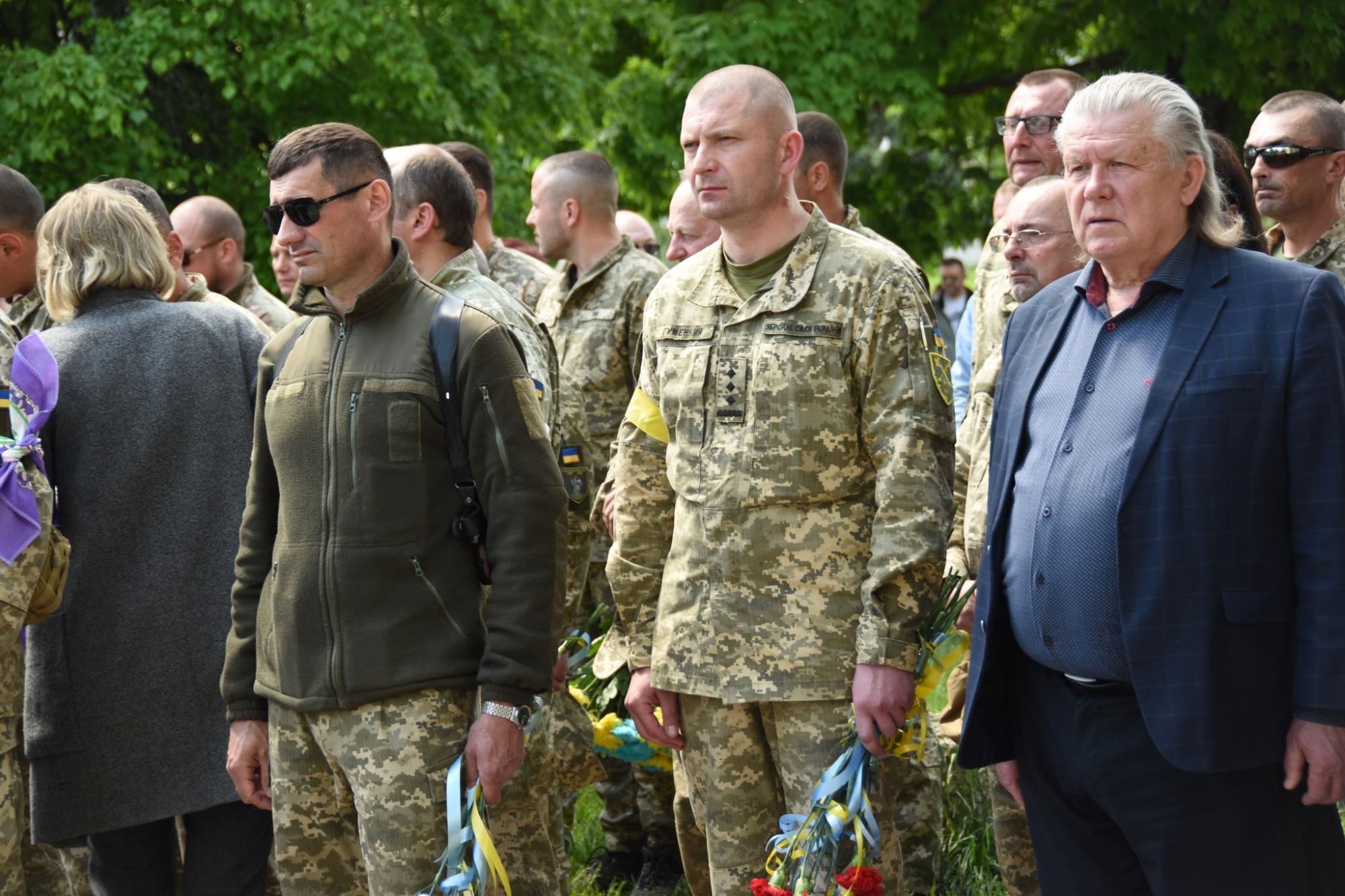 Наблизили перемогу України своїми життями: у Шостці в останню путь провели воїнів-героїв