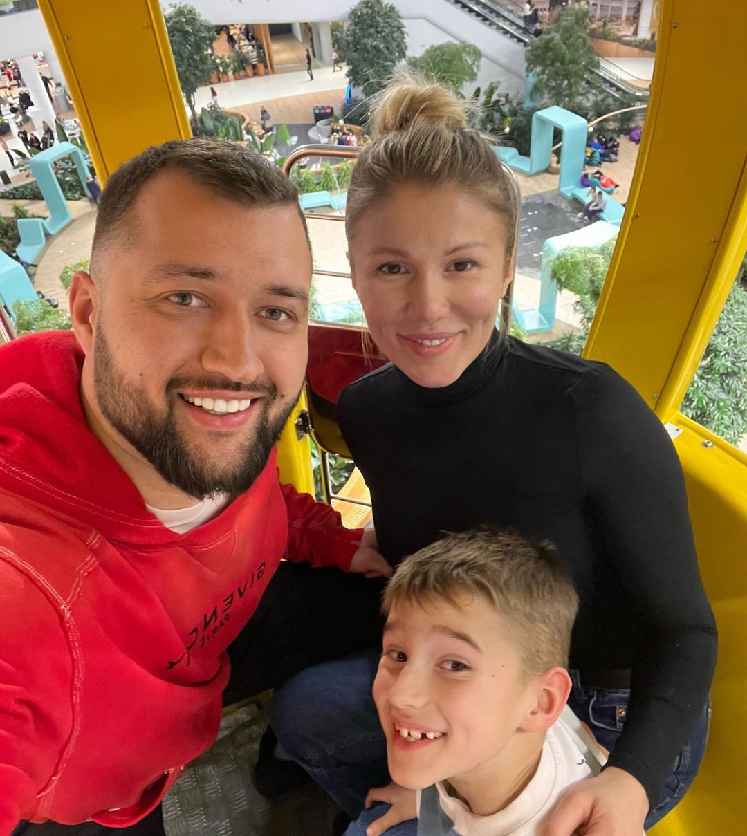 "Изменилось все". Алена Омаргалиева - о поездках Тамерлана "на ноль", жизни в Польше и сольной карьере