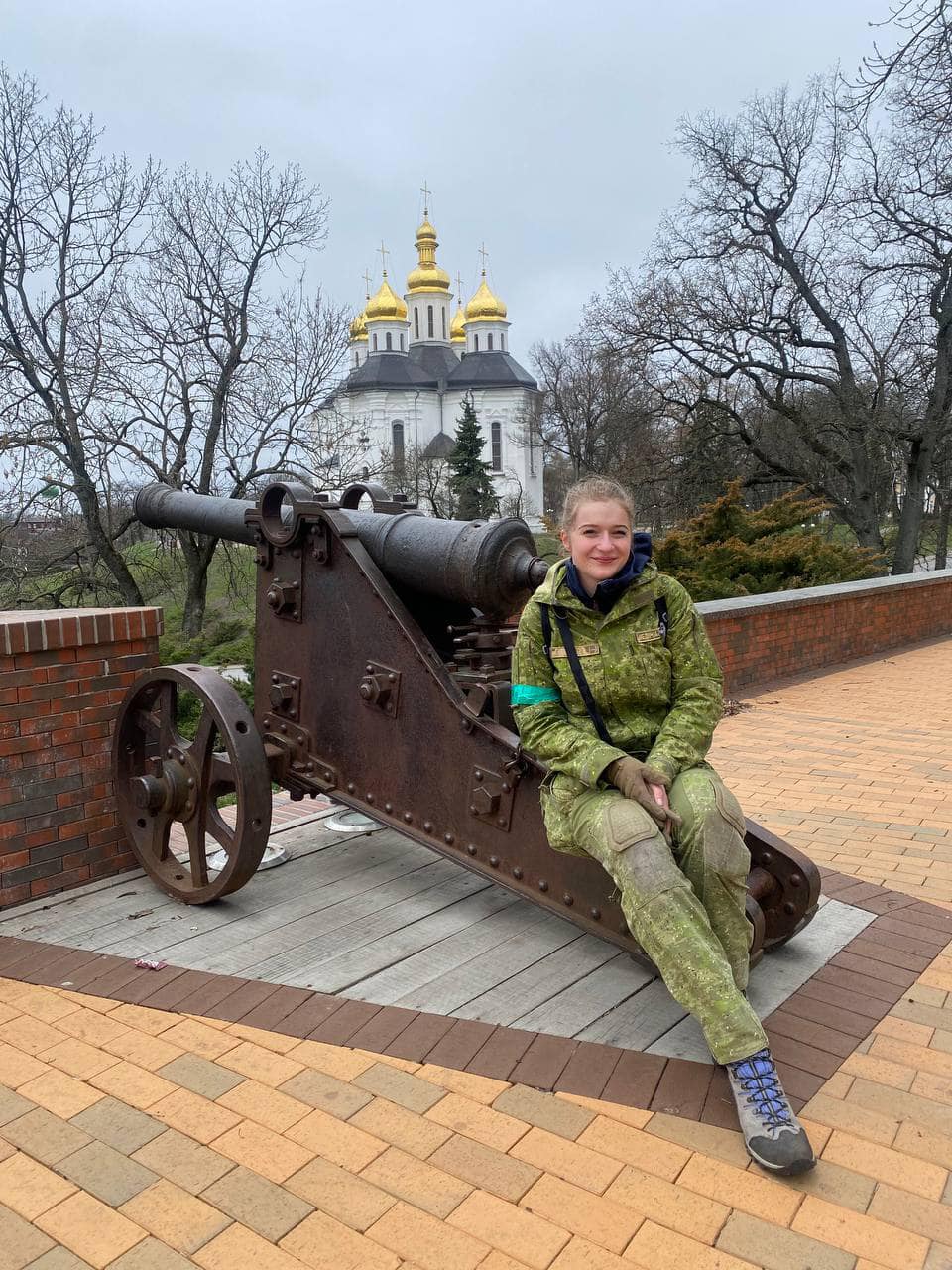 Подивіться на ці фото сильних українок, які допомагають, захищають і оберігають нашу країну