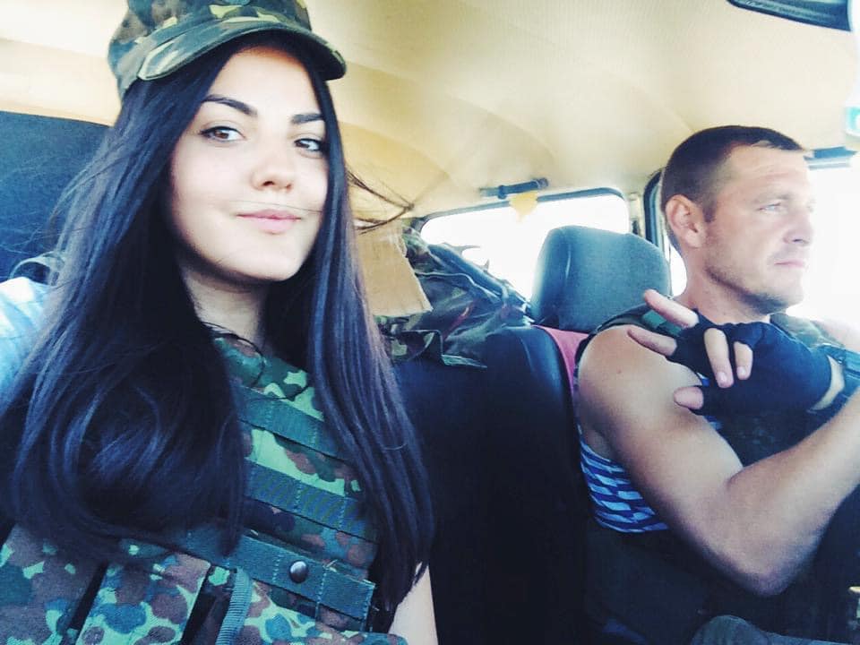 Подивіться на ці фото сильних українок, які допомагають, захищають і оберігають нашу країну