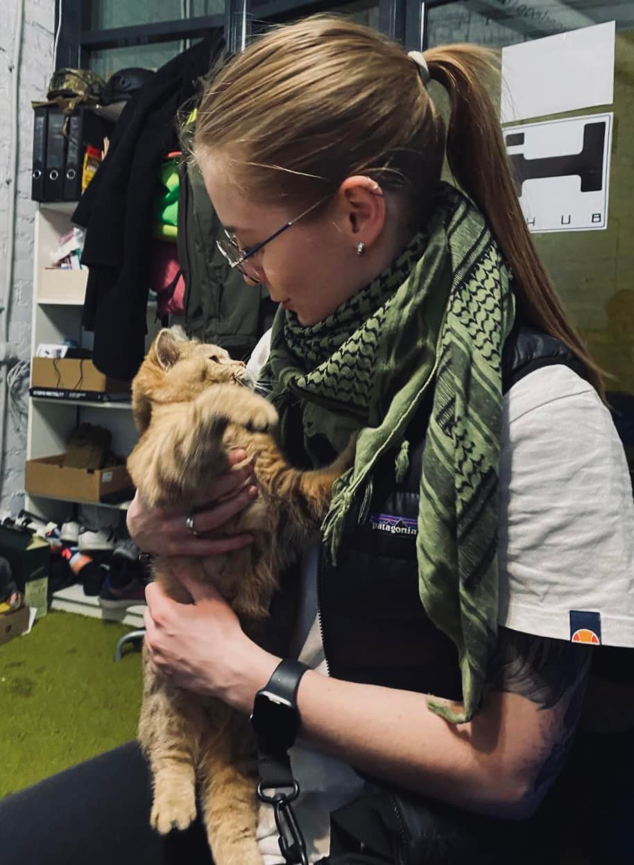 Подивіться на ці фото сильних українок, які допомагають, захищають і оберігають нашу країну