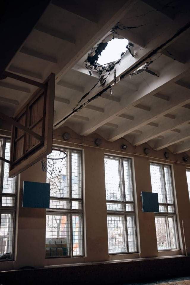 Окупанти зранку обстріляли артилерією Сєвєродонецьк. Снаряд влучив в школу