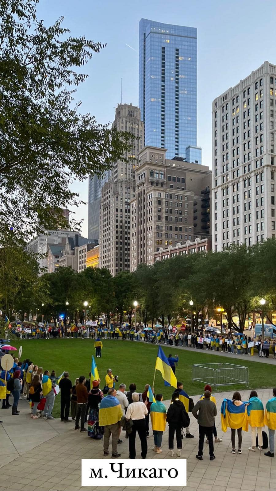 Ракетний терор РФ вивів на мітинги на підтримку України тисячі людей у різних країнах: фото і відео