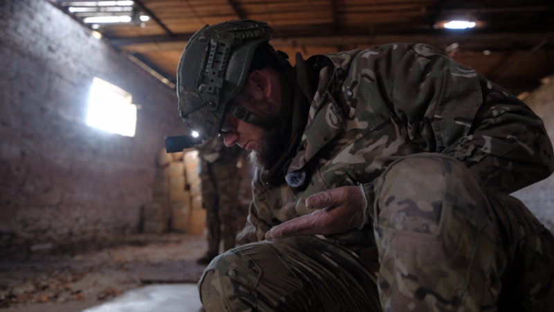 "Семь километров пешком под дронами и артой". Как проходит поиск тел погибших на фронте