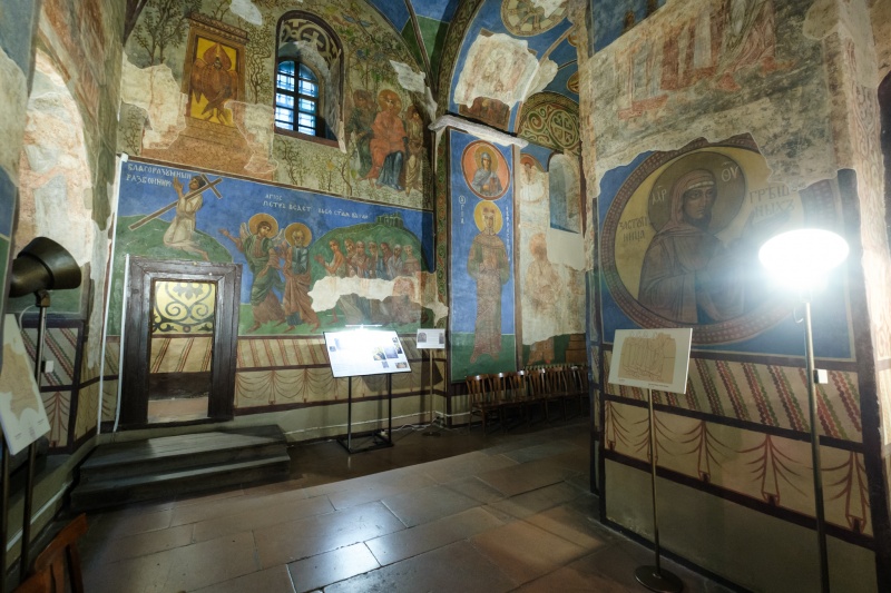 &quot;Пекло для чоловіків, рай для жінок&quot;: Що приховує Кирилівська церква в Києві