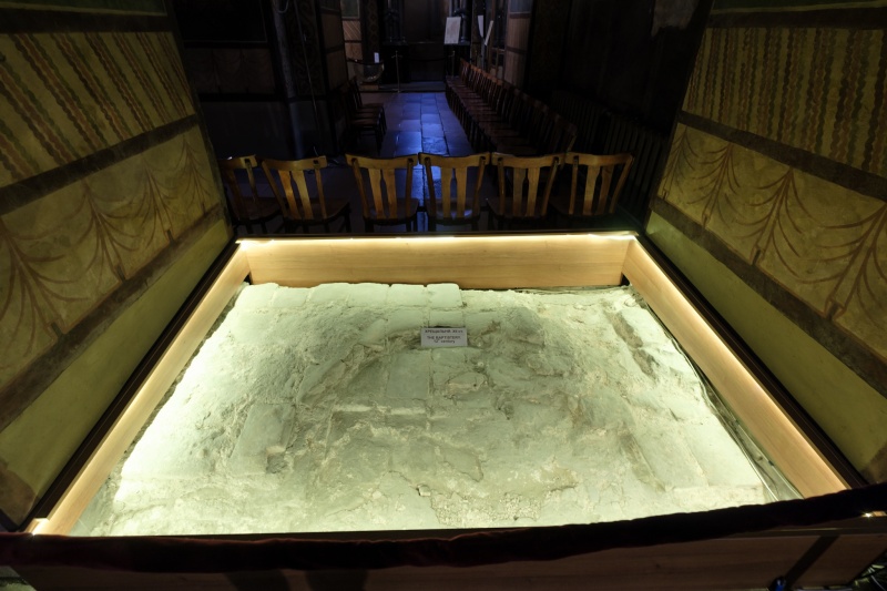 &quot;Пекло для чоловіків, рай для жінок&quot;: Що приховує Кирилівська церква в Києві