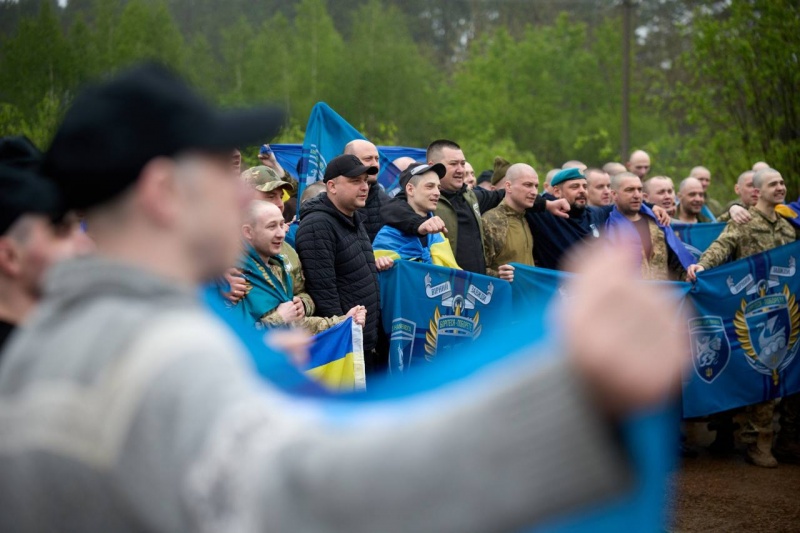 Ukraine returns 205 defenders home in first 1,000 for 1,000 prisoner swap