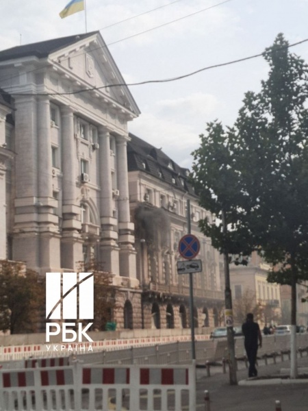 Russia strikes SBU building in central Kyiv, Zelenskyy says
