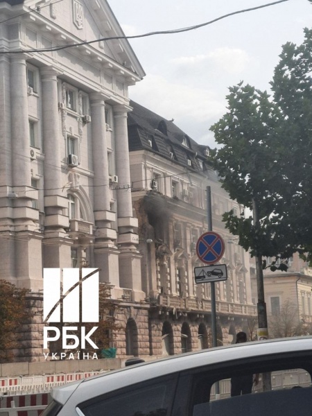 Russia strikes SBU building in central Kyiv, Zelenskyy says