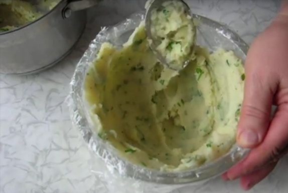 Закусочний картопляний торт із рибою: такого ви точно ще не готували!