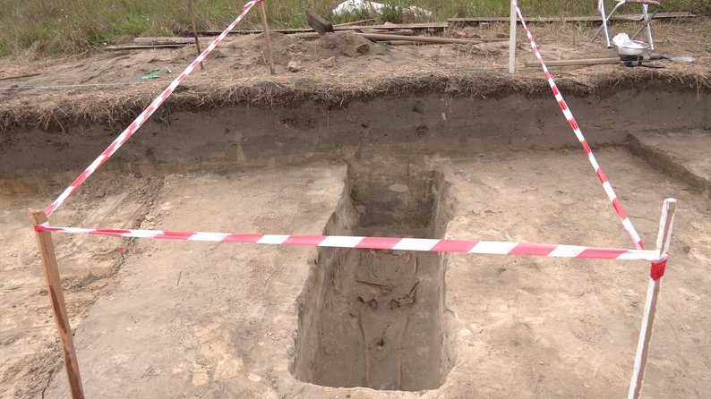 Под Ровно археологи обнаружили редкие захоронения с монетами и медальоном ХVIIІ века (фото)