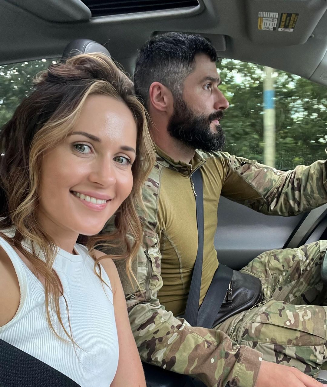 &quot;Пара на миллион&quot;: Денисенко растрогала объятиями с мужем-военным