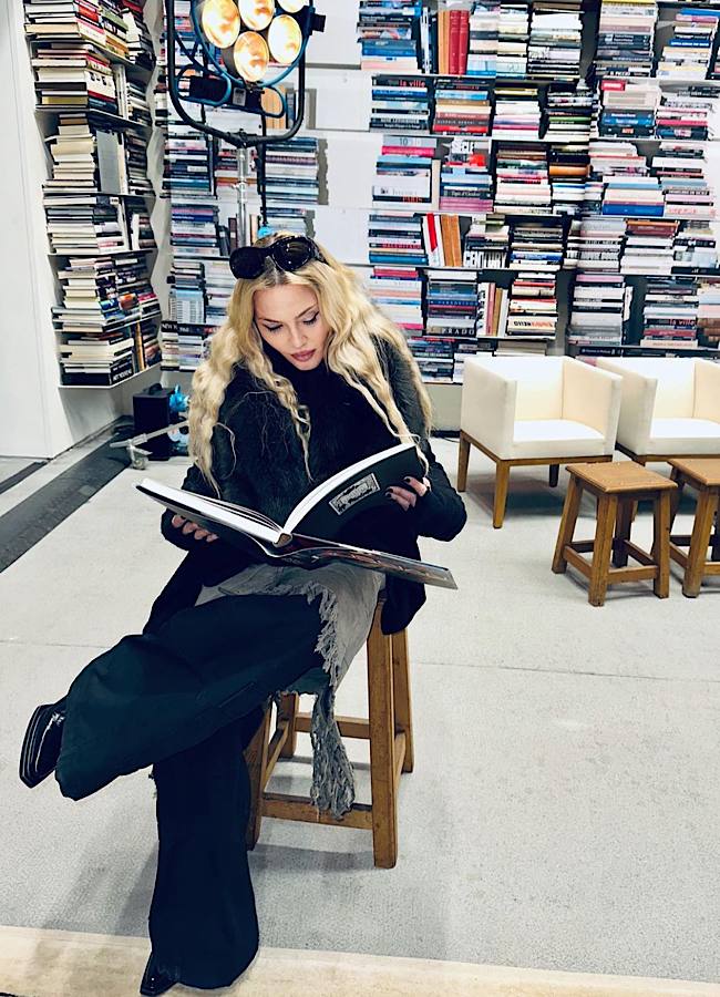 Как сейчас выглядит Мадонна: свежие фото 65-летней поп-звезды, которую до сих пор хотят миллионы