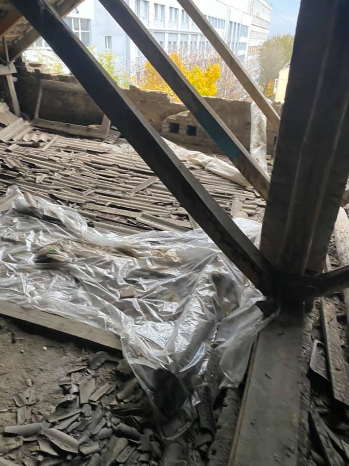 Львів накрило потужним ураганом: стихія зірвала дахи, знесла дерева і обвалила фасади будівель