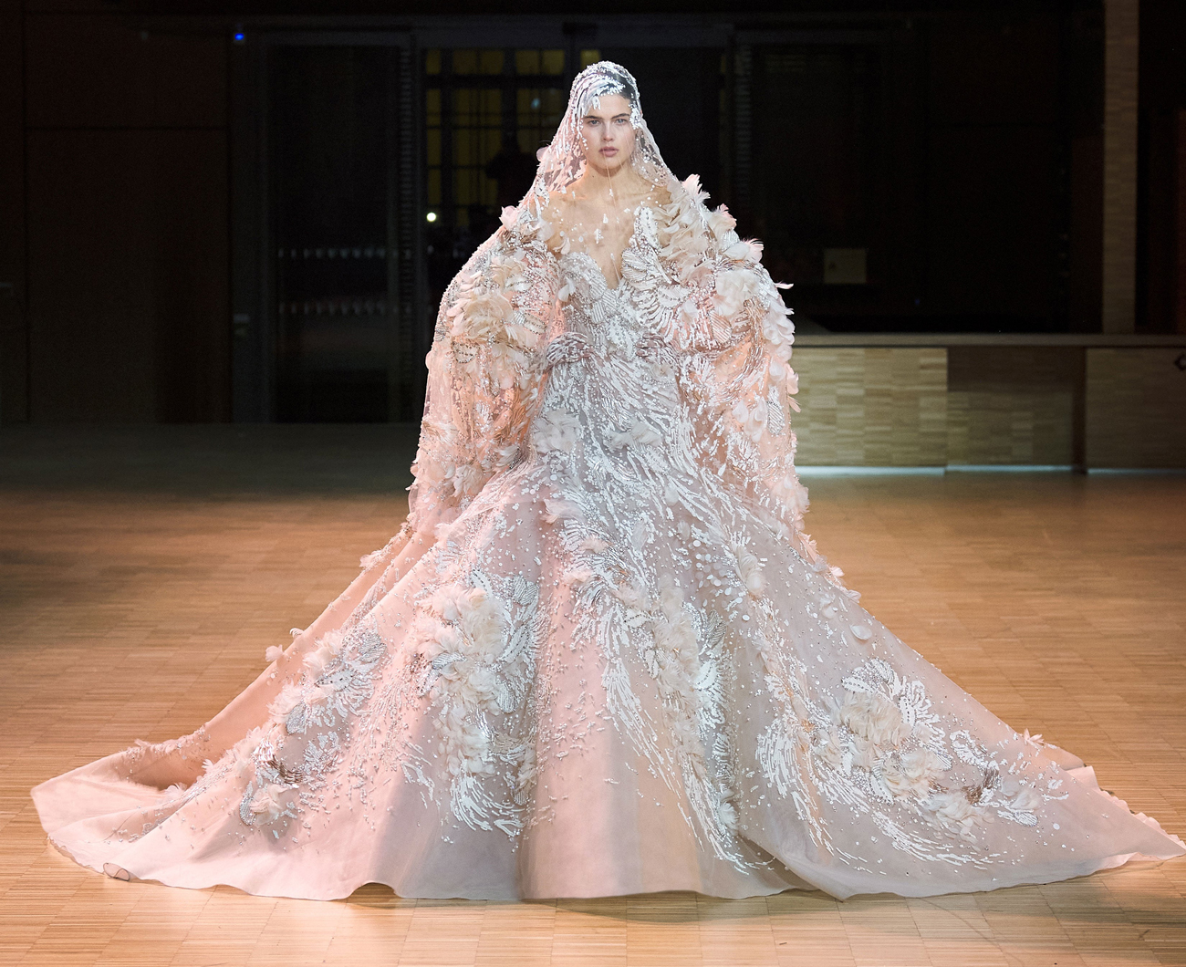 Неземная роскошь: 10 платьев из коллекции Elie Saab Couture, от которых захватывает дух