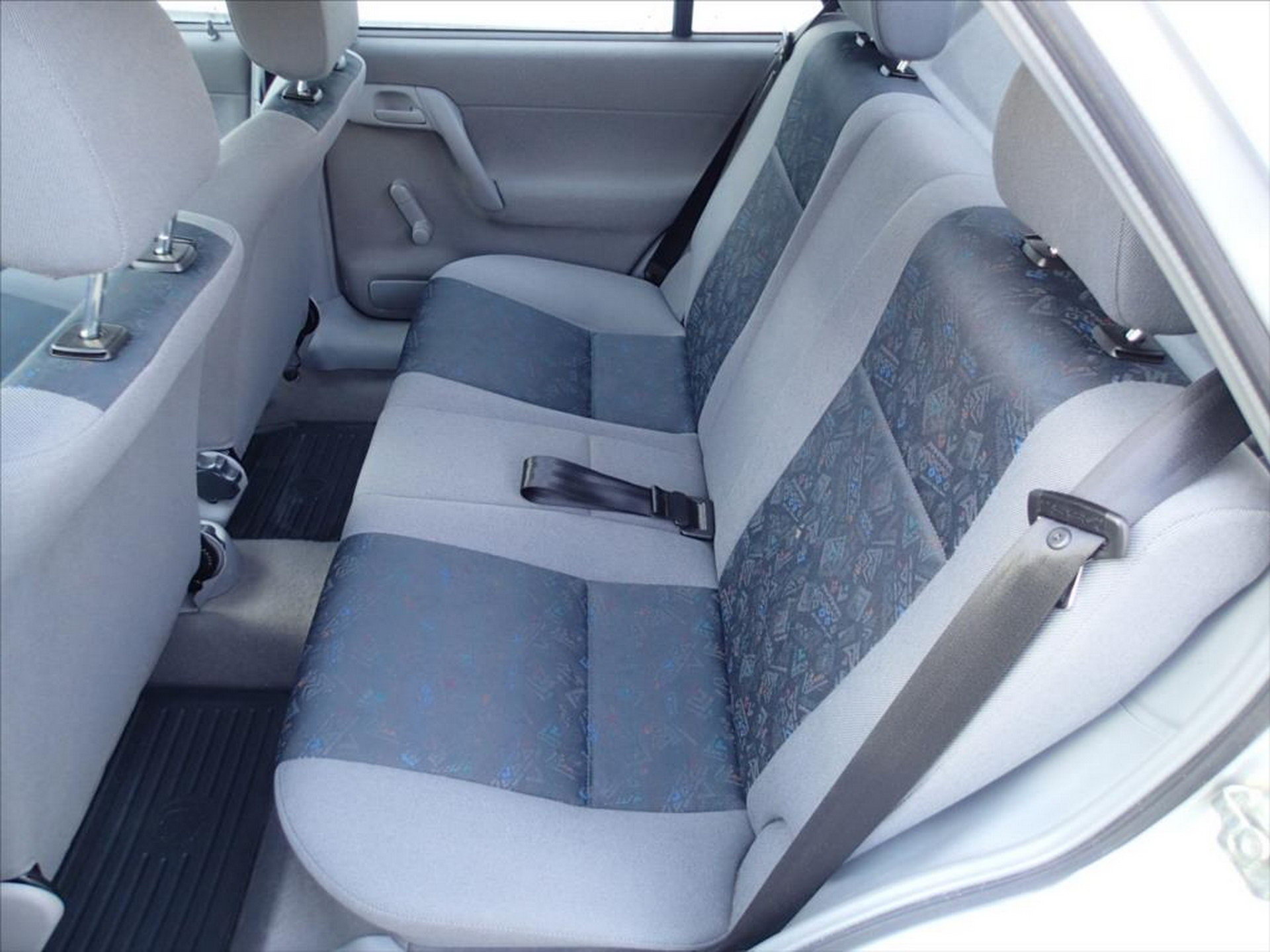 Стареньку 22-річну Skoda Felicia продають за 47 тисяч доларів