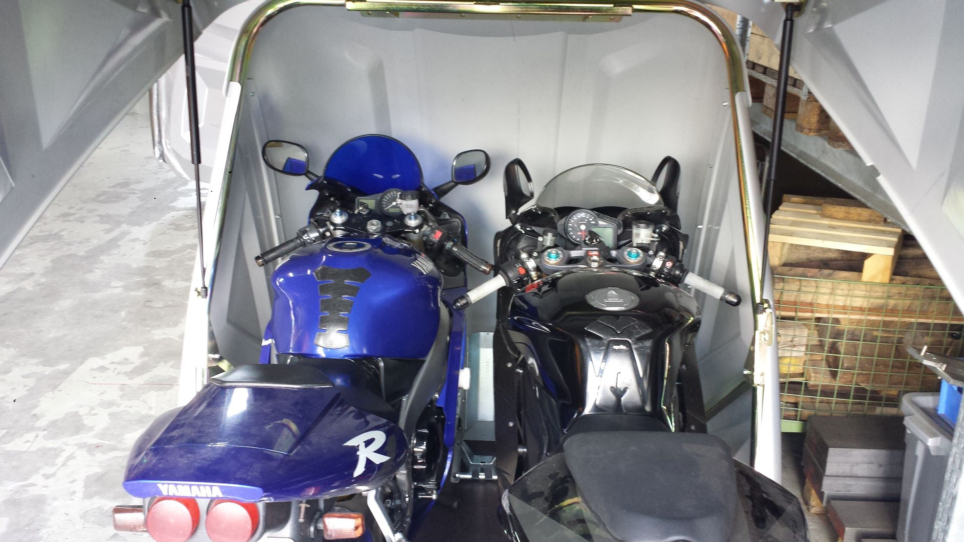 Всего 89 долларов: в продаже появился необычный гараж для мотоциклов