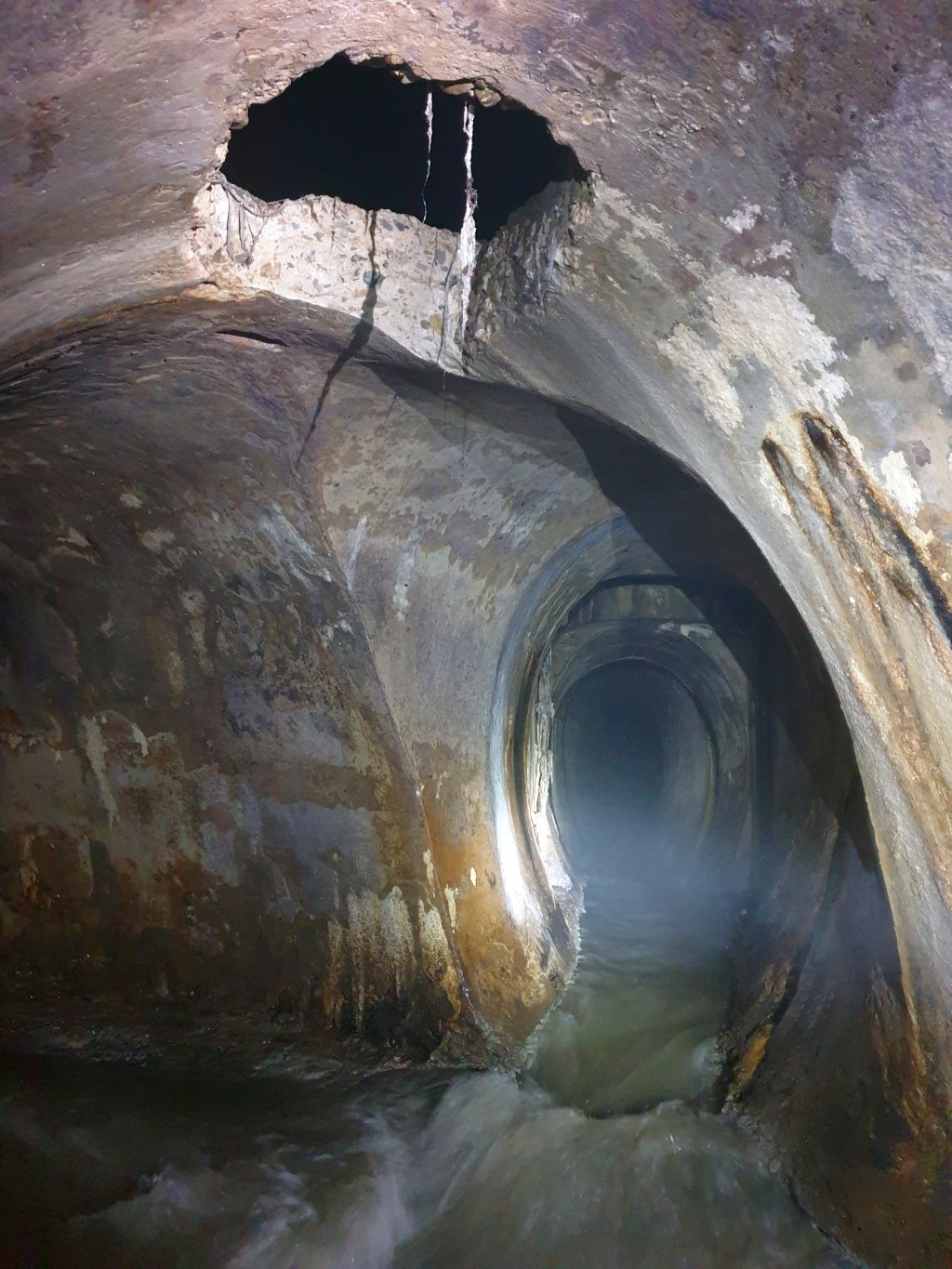 Где во Львове подземный водопад высотой 18 метров и как он выглядит (фото)