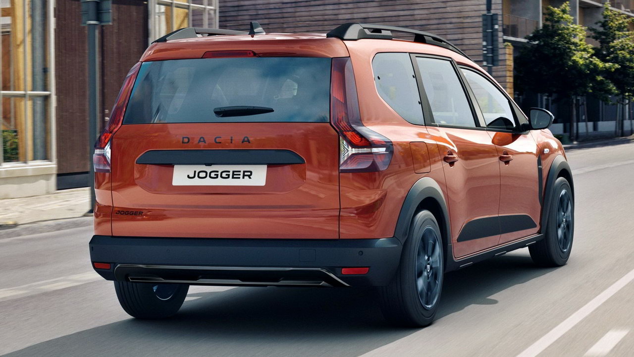 От 15 тысяч евро: стартовали продажи нового семейного универсала от Renault