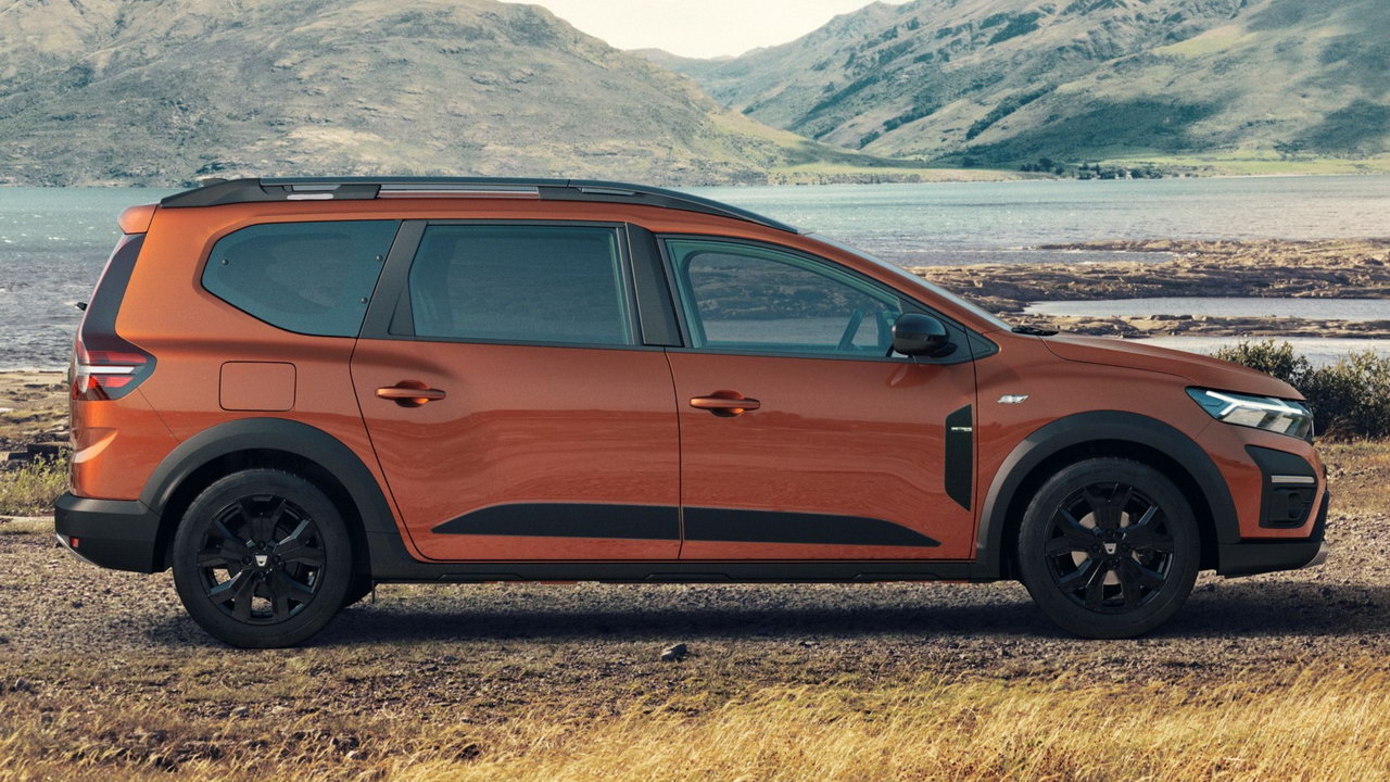 От 15 тысяч евро: стартовали продажи нового семейного универсала от Renault