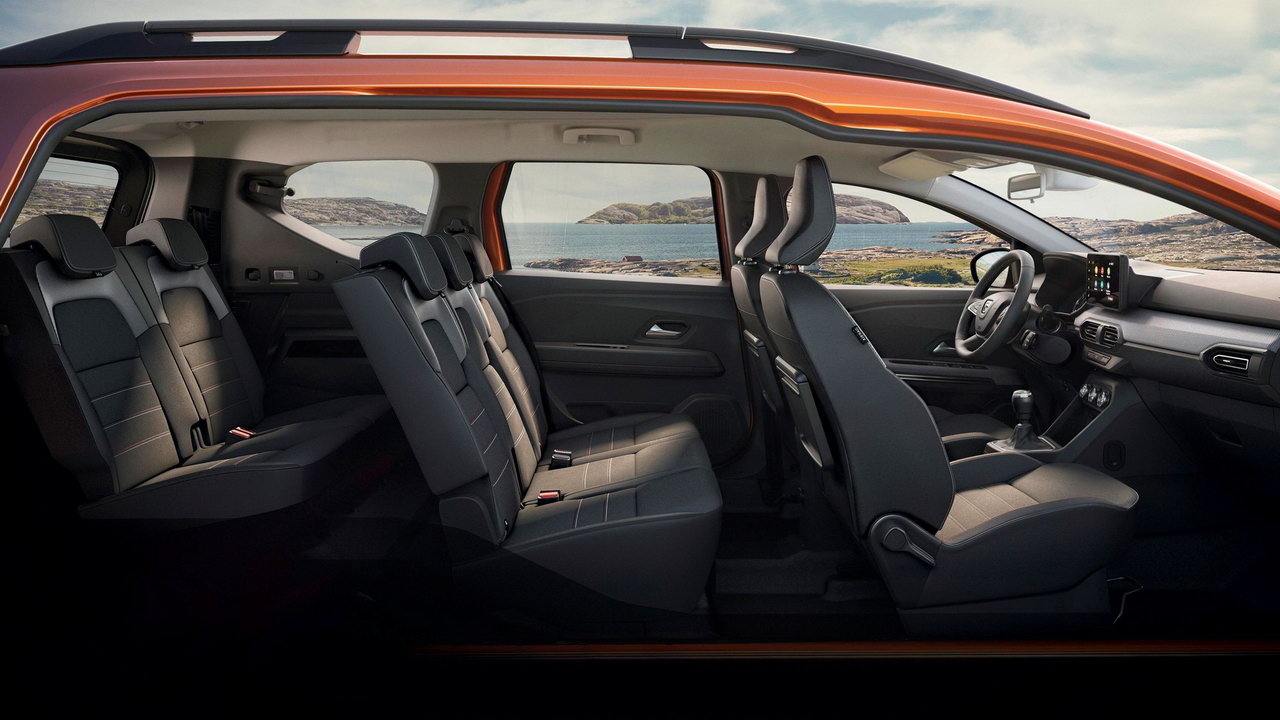 От 15 тысяч евро: стартовали продажи нового семейного универсала от Renault