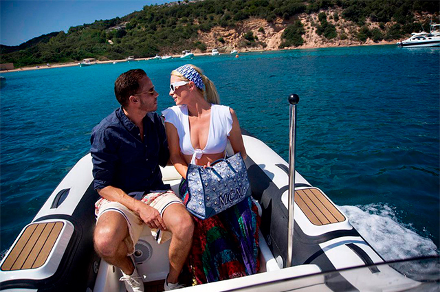 40-річна Періс Хілтон вперше вийшла заміж: фото з казкового весілля