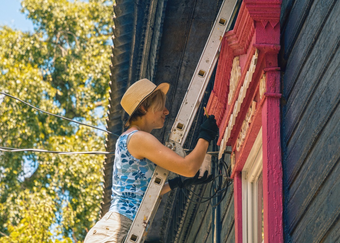 Вперше з початку війни. У Чернігові почали відновлювати самобутню дерев'яну архітектуру