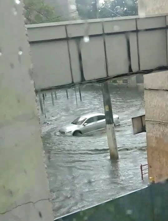 В Одесі - справжній апокаліпсис: місто затопило дощем (відео)