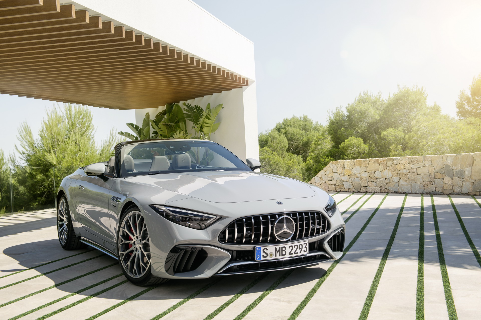 Полный привод и 3,6 секунды до &quot;сотни&quot;: представлен самый роскошный и быстрый спорткар Mercedes-Benz