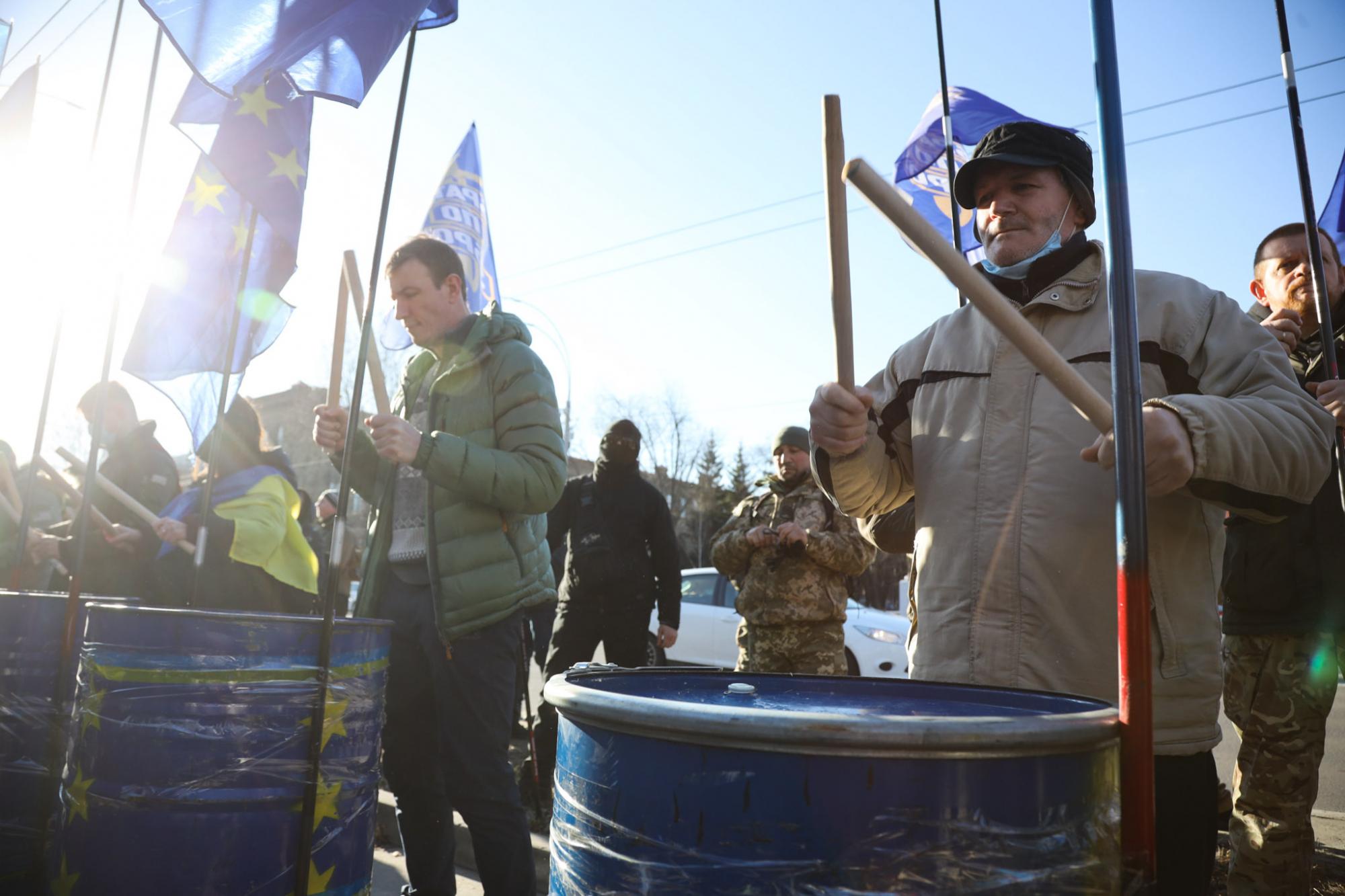 В Киеве под посольством РФ появилось "кладбище оккупантов": фото с акции