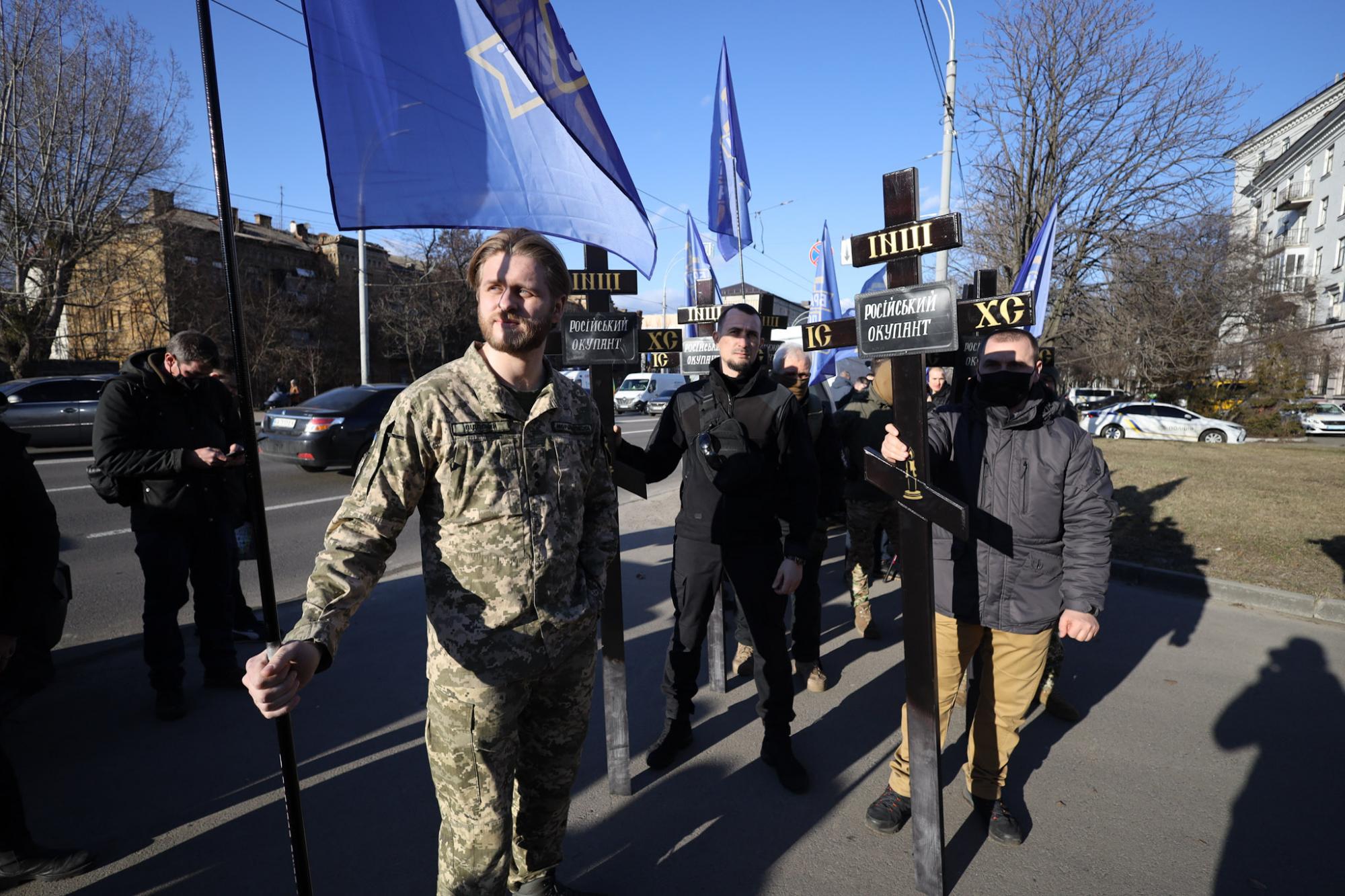 В Киеве под посольством РФ появилось "кладбище оккупантов": фото с акции