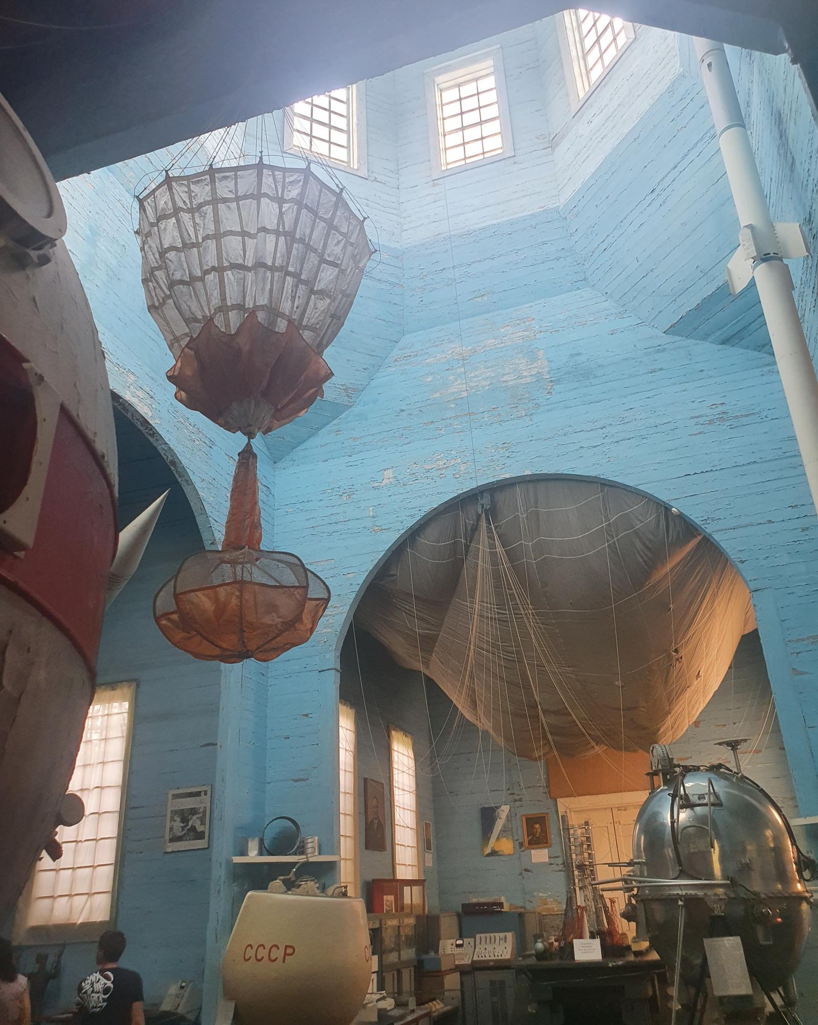 Вместо икон - Гагарин: как выглядит церковь под Киевом, которую &quot;советы&quot; превратили в культ космоса