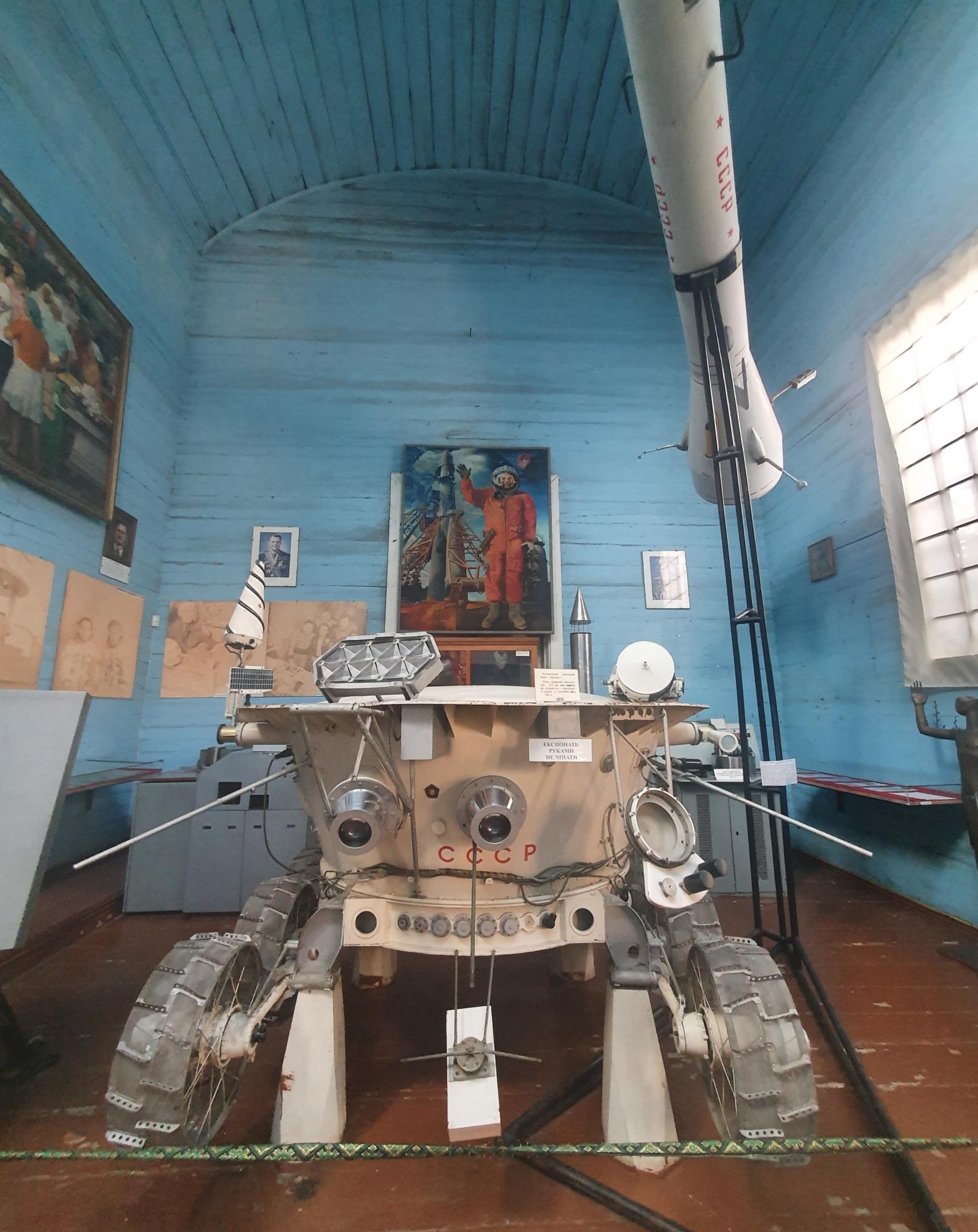 Вместо икон - Гагарин: как выглядит церковь под Киевом, которую &quot;советы&quot; превратили в культ космоса