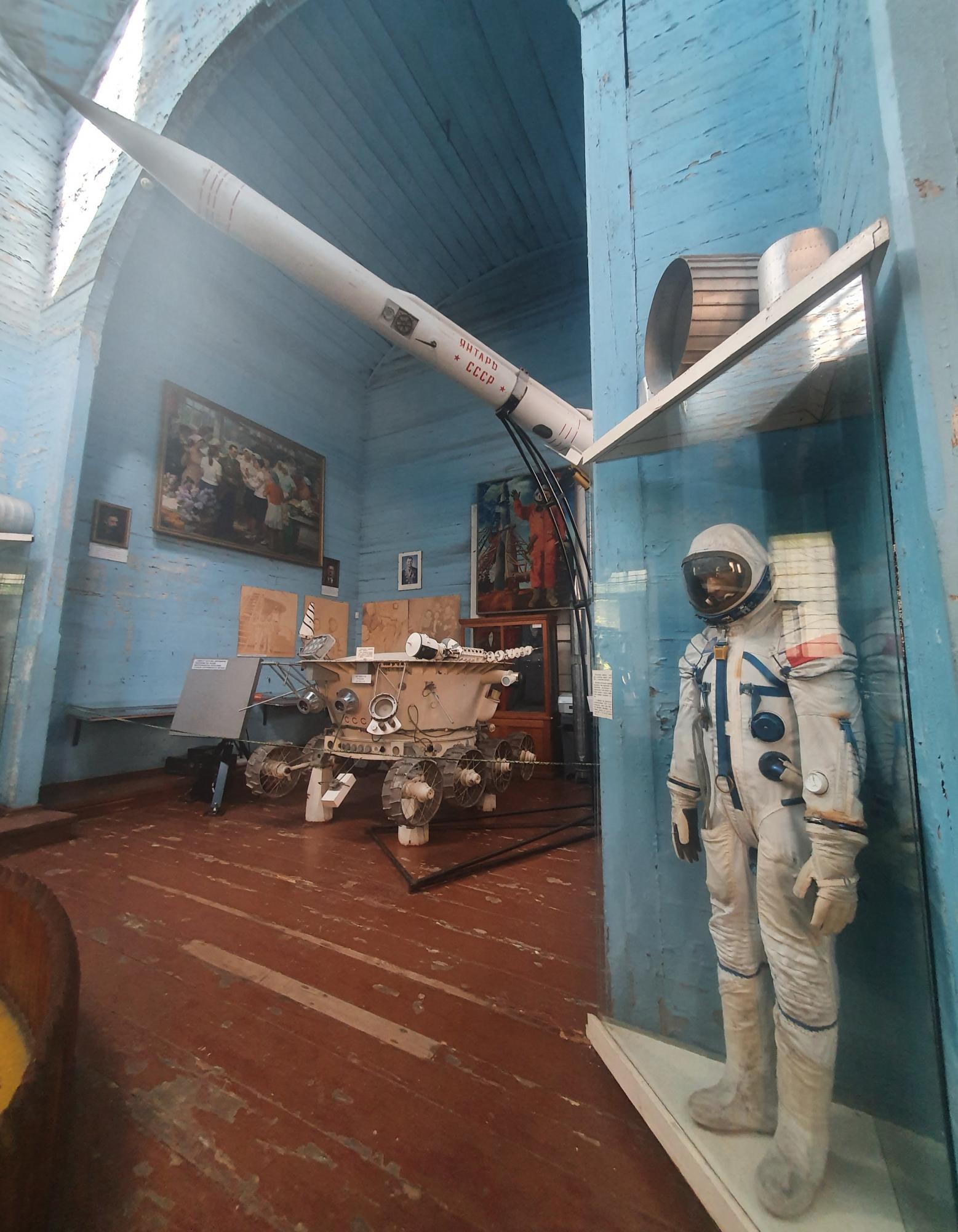 Вместо икон - Гагарин: как выглядит церковь под Киевом, которую &quot;советы&quot; превратили в культ космоса