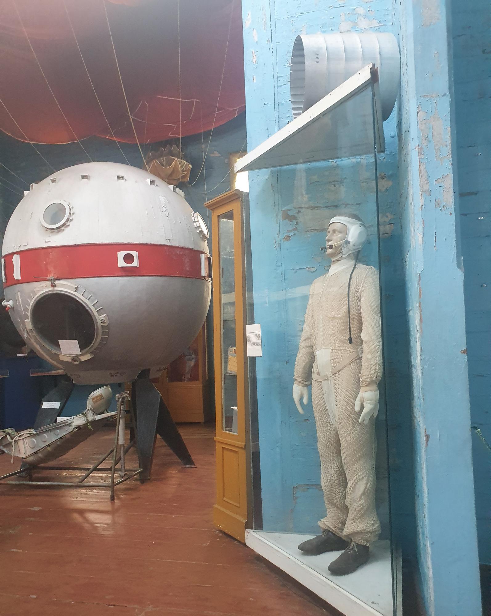 Вместо икон - Гагарин: как выглядит церковь под Киевом, которую &quot;советы&quot; превратили в культ космоса