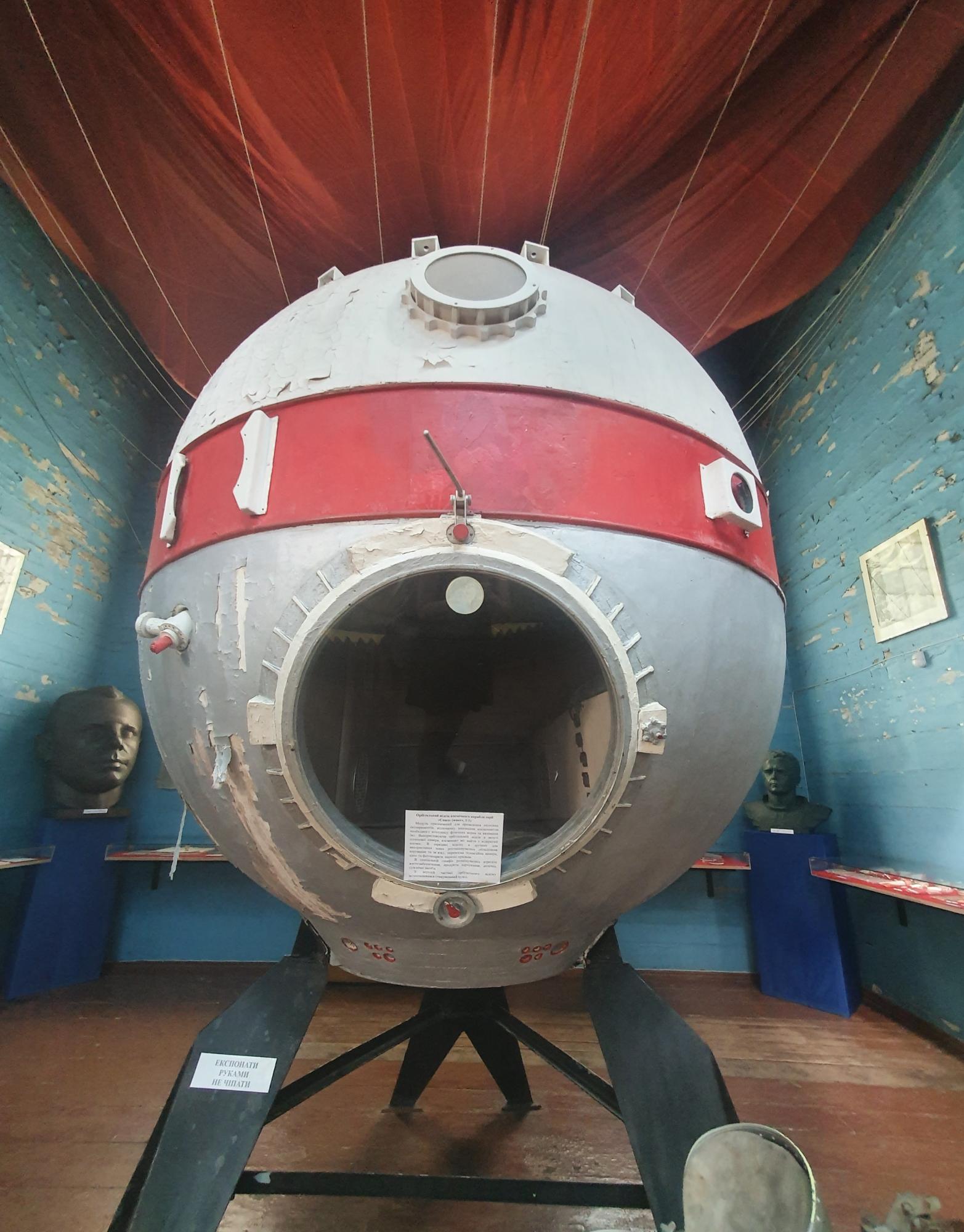 Вместо икон - Гагарин: как выглядит церковь под Киевом, которую &quot;советы&quot; превратили в культ космоса