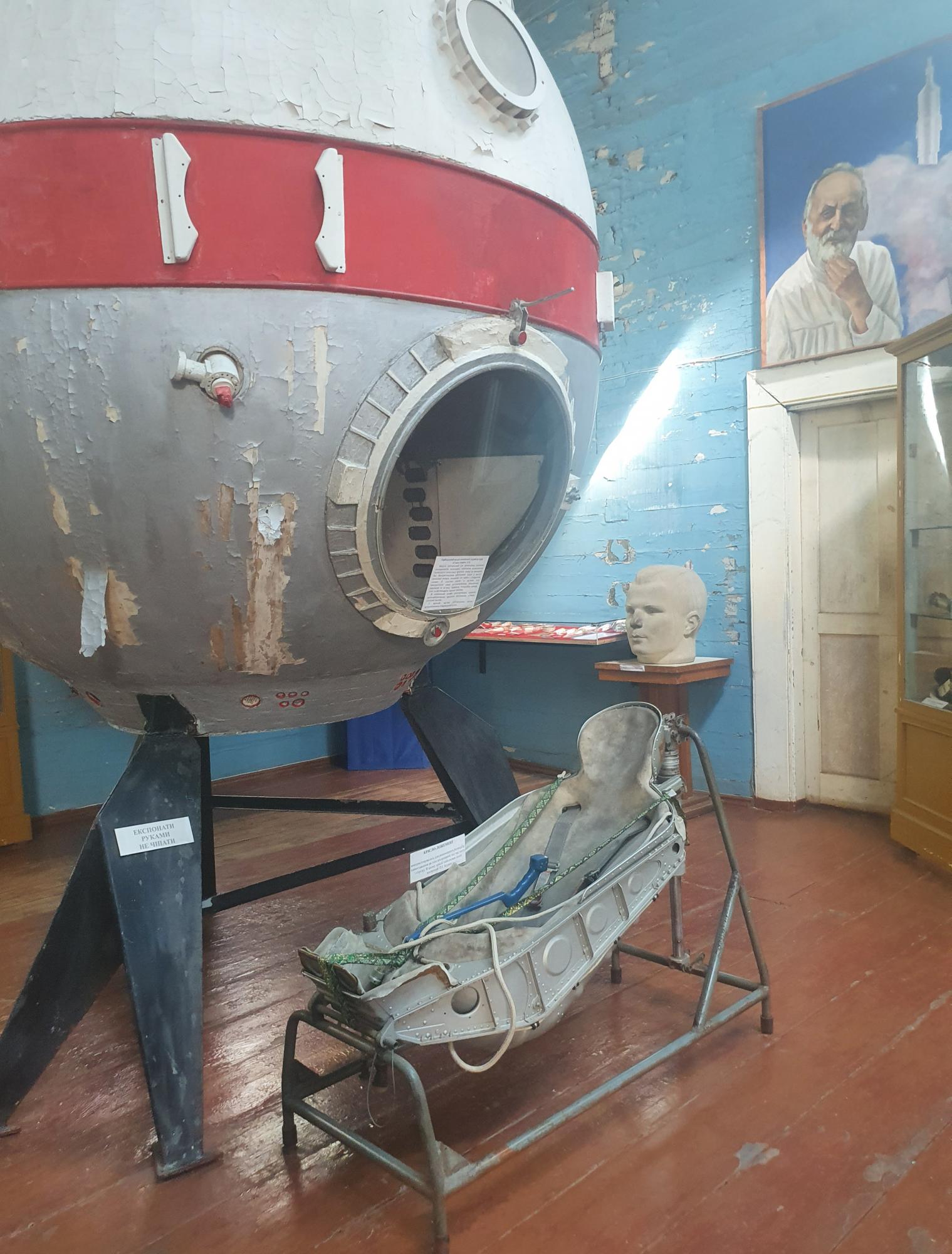 Вместо икон - Гагарин: как выглядит церковь под Киевом, которую &quot;советы&quot; превратили в культ космоса