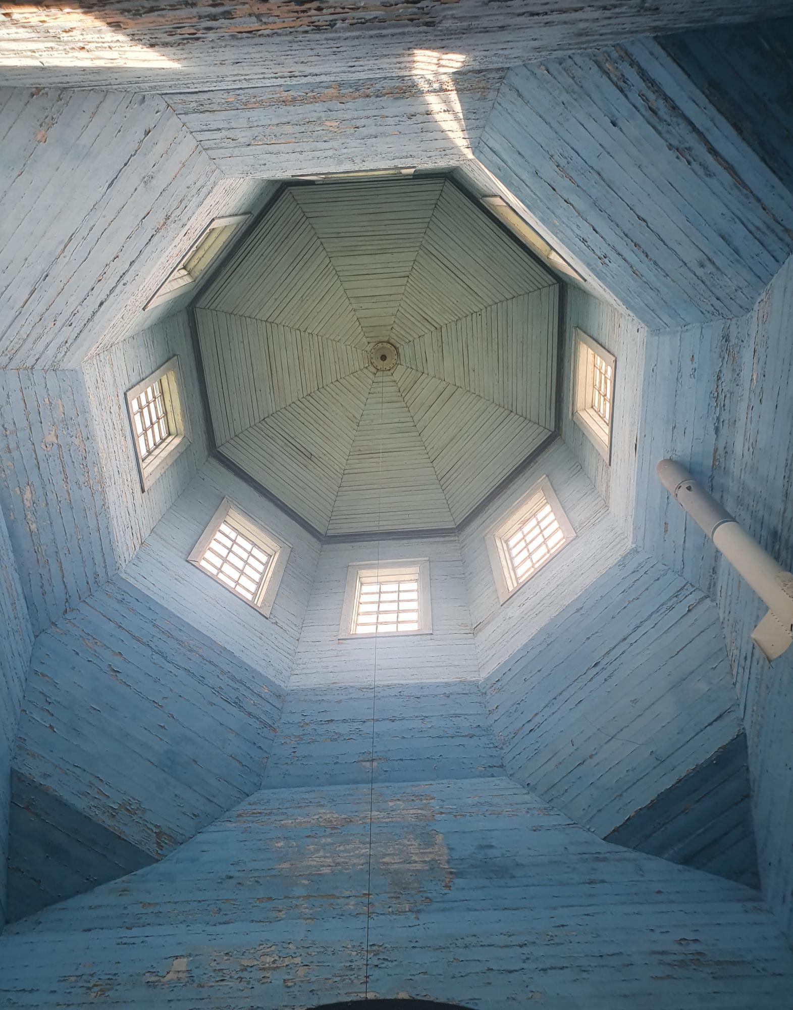 Вместо икон - Гагарин: как выглядит церковь под Киевом, которую &quot;советы&quot; превратили в культ космоса