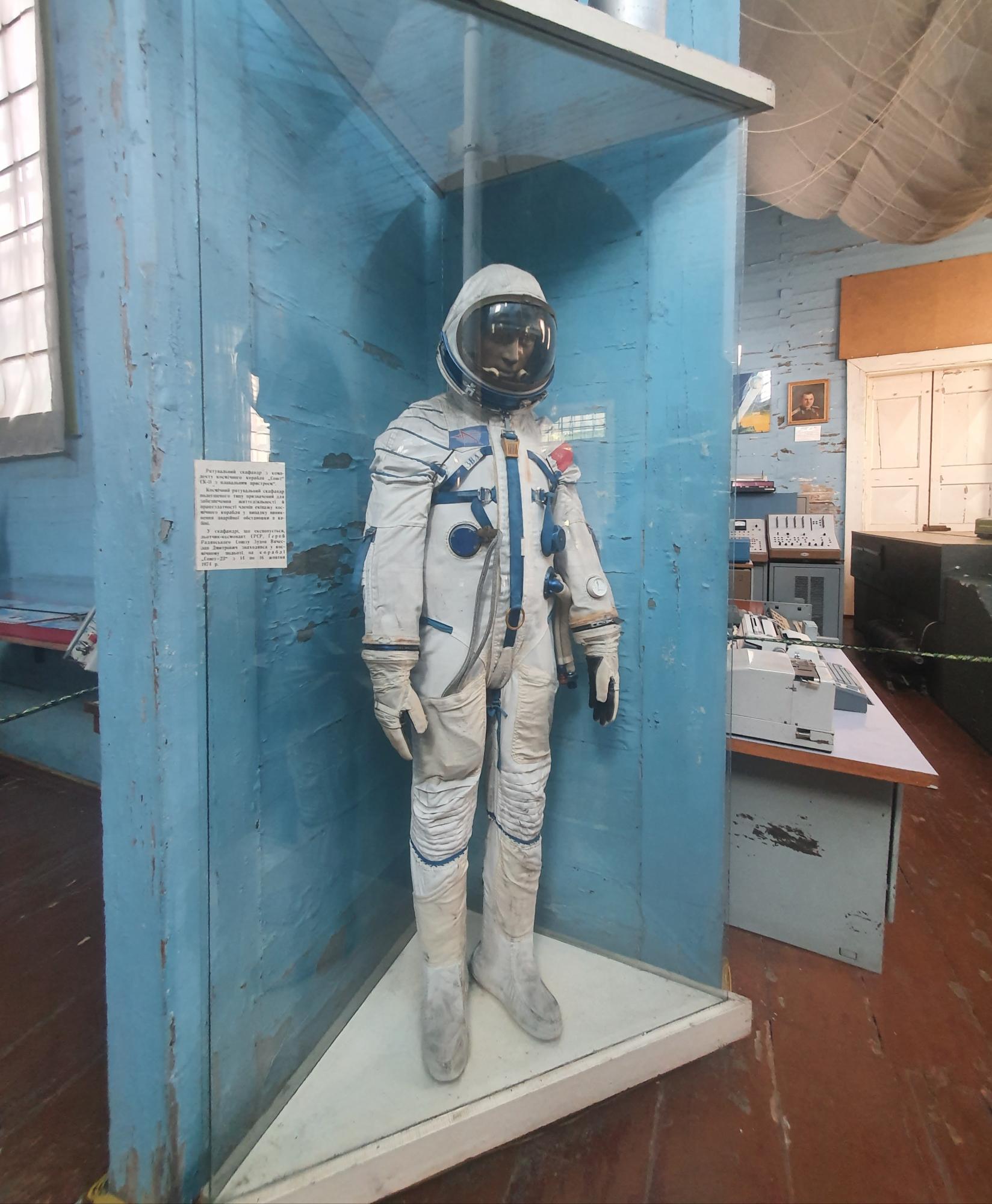 Вместо икон - Гагарин: как выглядит церковь под Киевом, которую &quot;советы&quot; превратили в культ космоса