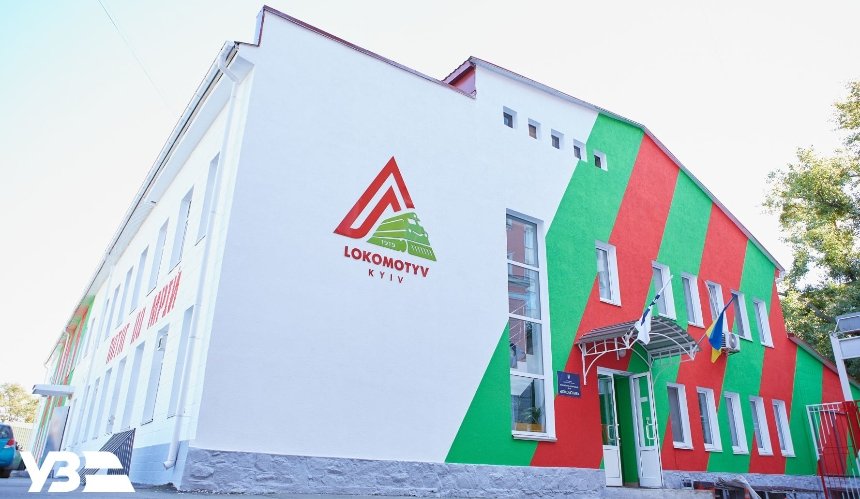 Легендарний стадіон у Києві постраждав через обстріли: фото до і після