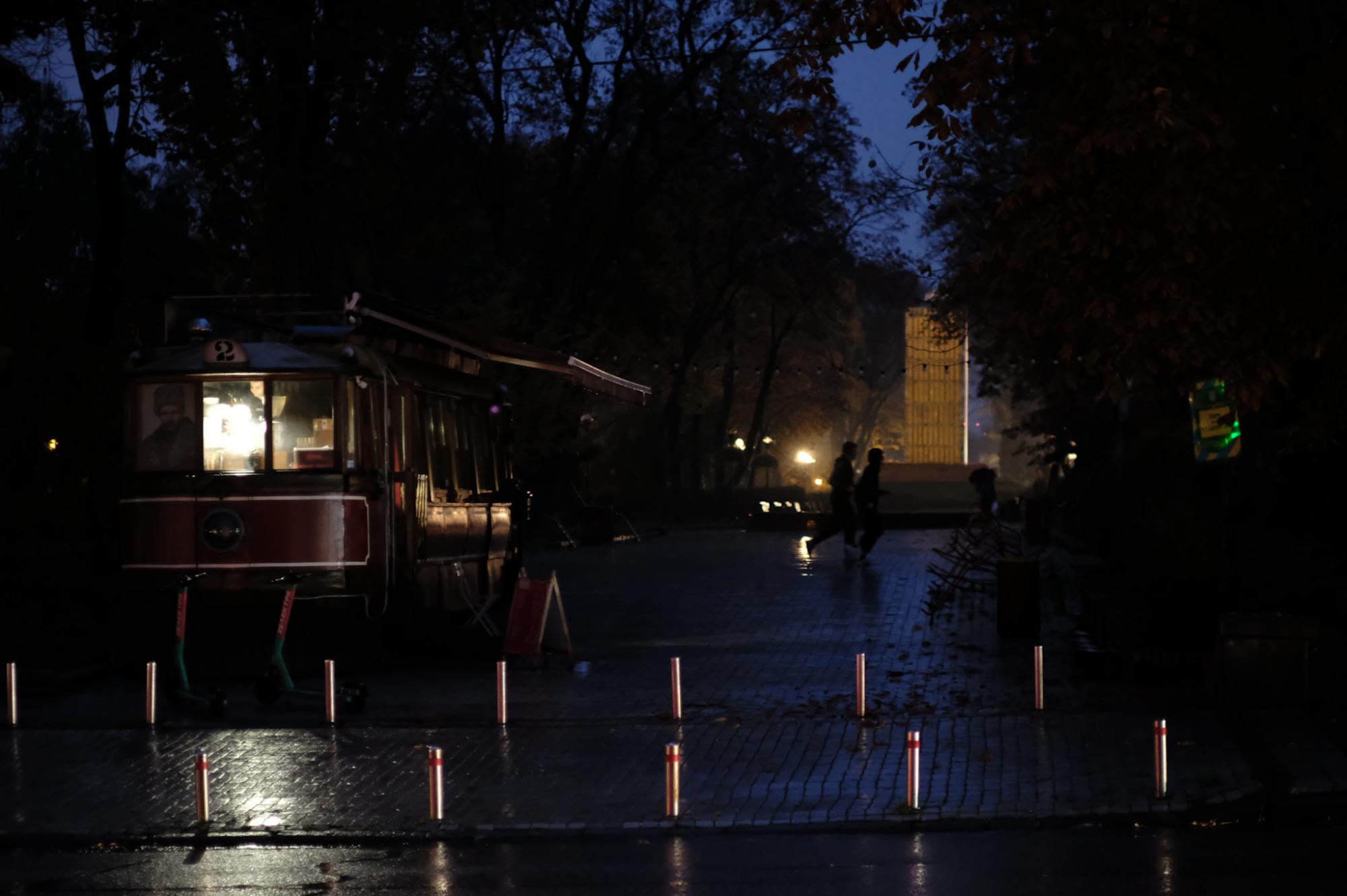 Киев погрузился в темноту. Захватывающие фото из центра, таким вы город еще не видели