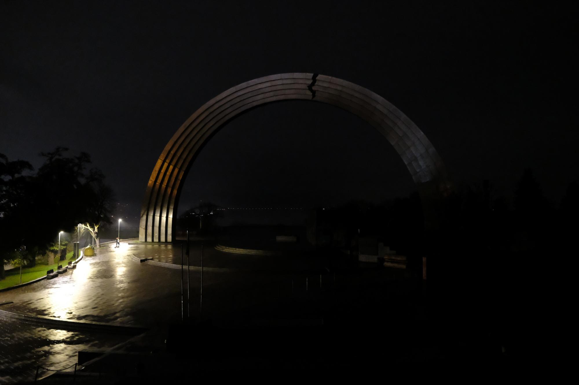 Киев погрузился в темноту. Захватывающие фото из центра, таким вы город еще не видели