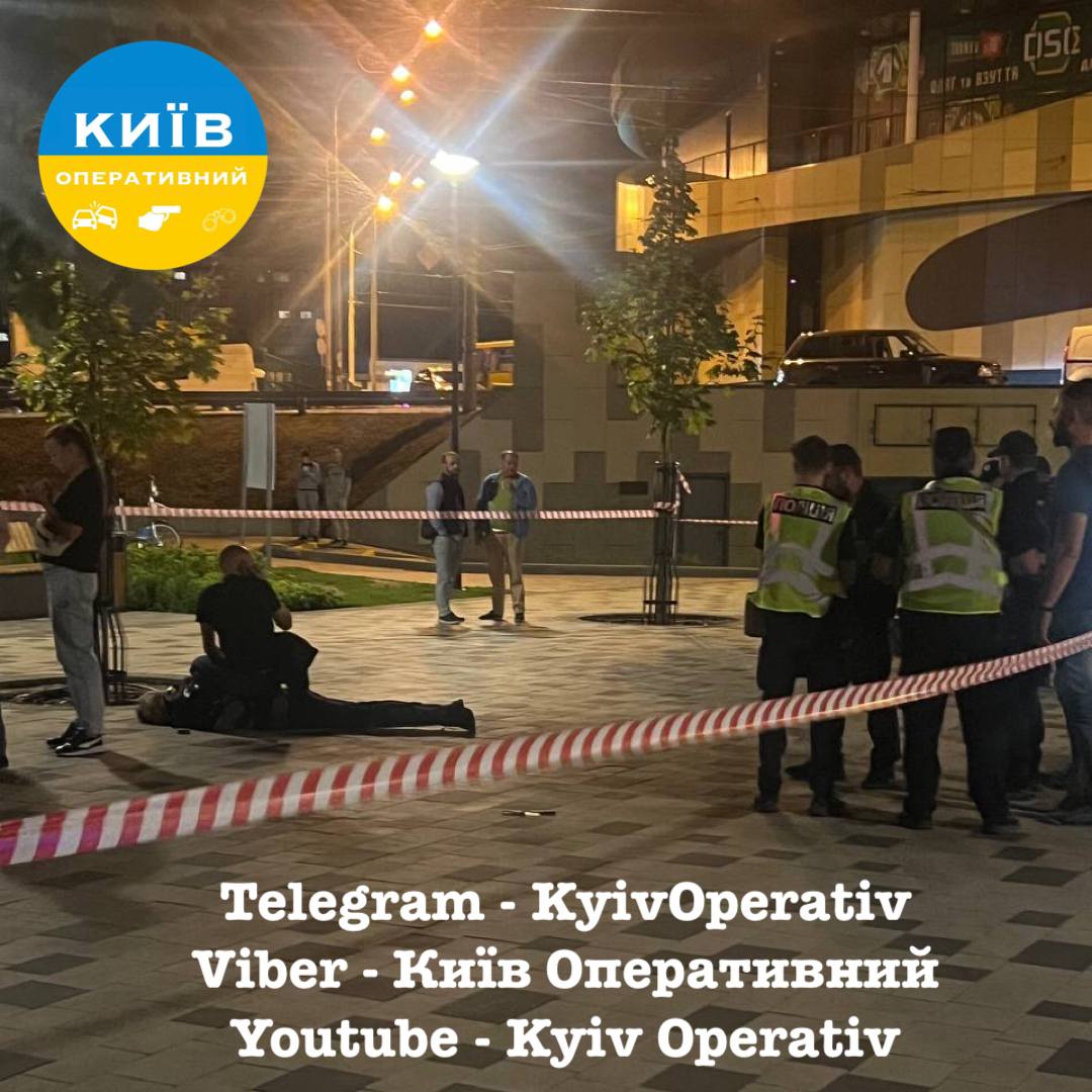 В Киеве злоумышленник ранил полицейского во время задержания