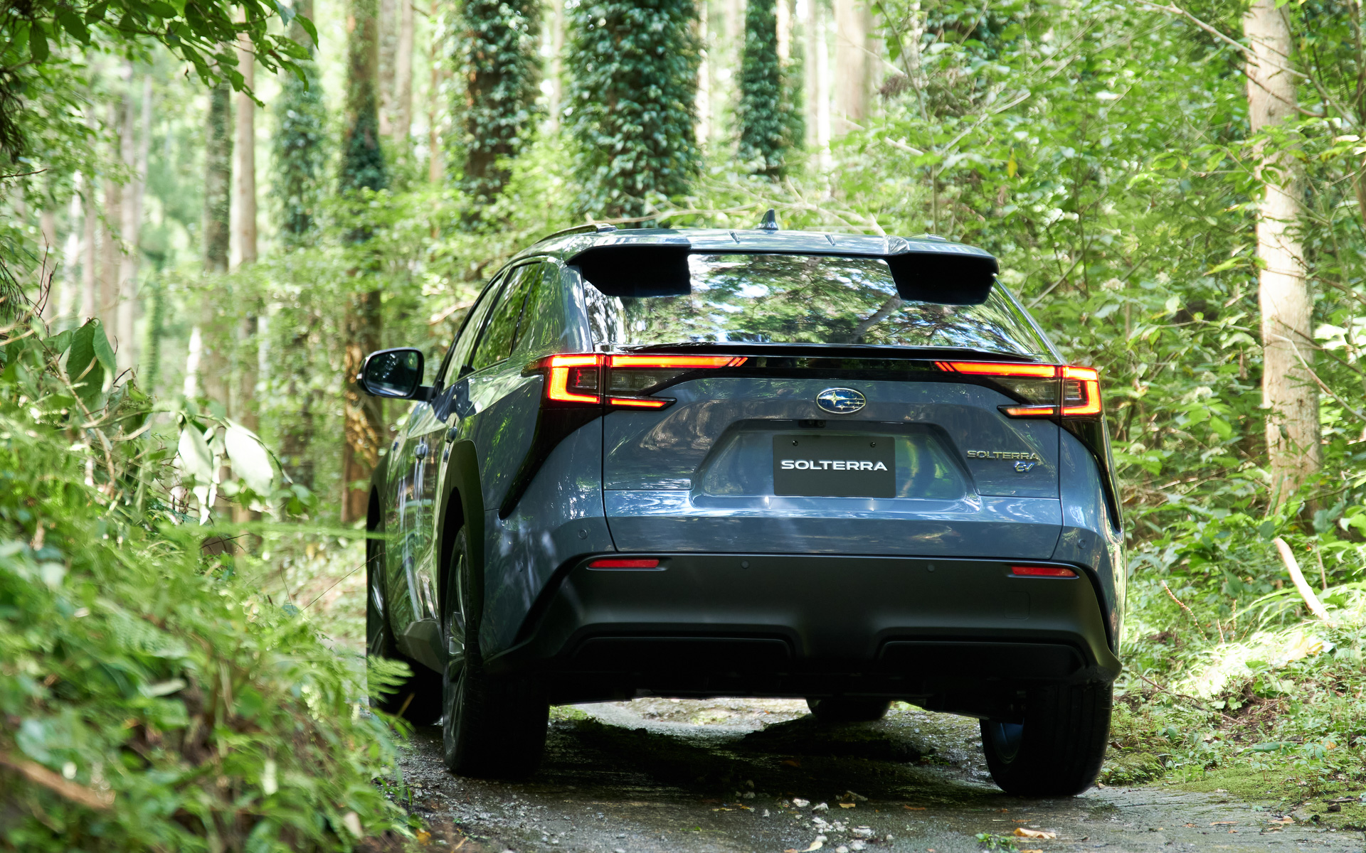 Створений разом із Toyota: представлено перший серійний електромобіль Subaru