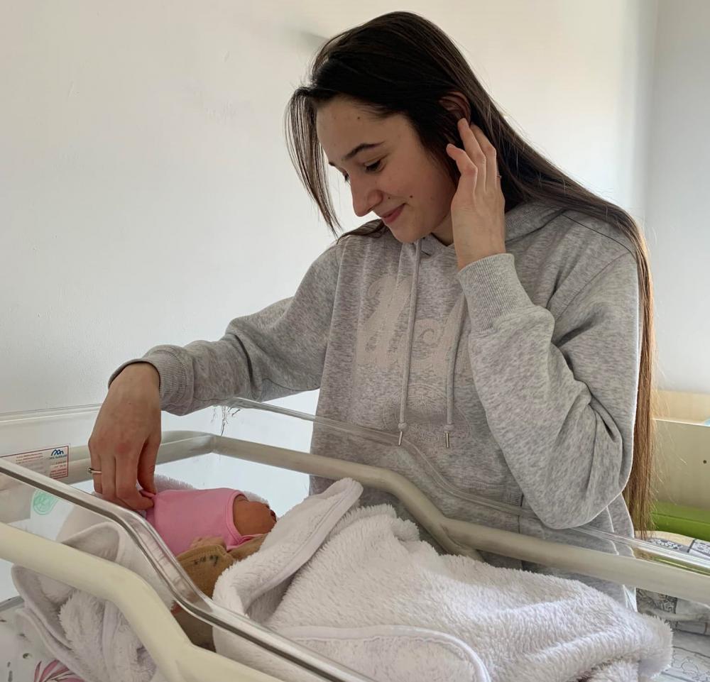 У Рівному жінка народила 18-ту дитину: зворушливі фото сім'ї