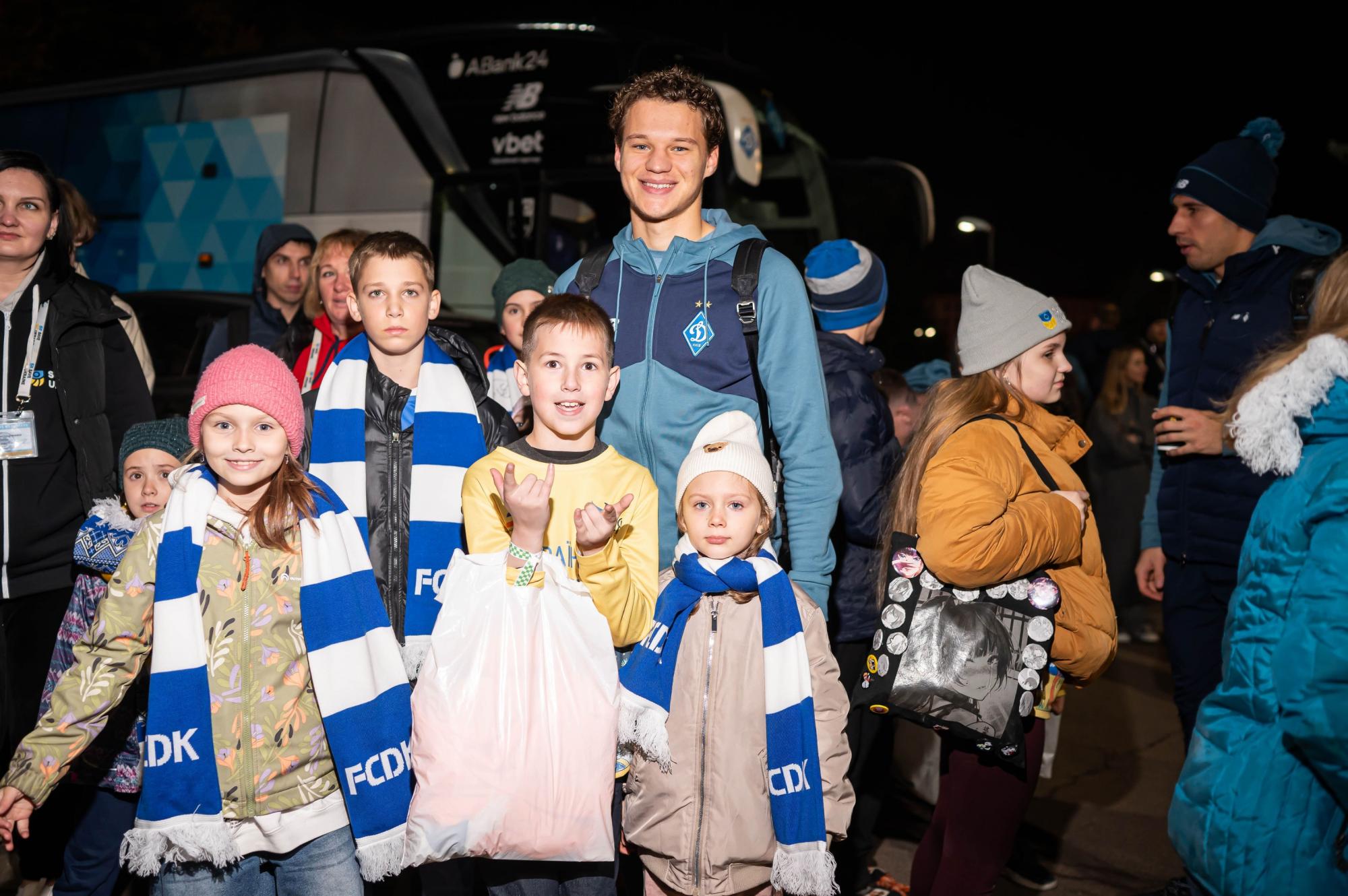 Діти, що повернулись з полону та окупації, відвідали матч &quot;Динамо&quot;-&quot;Шахтар&quot;: фото
