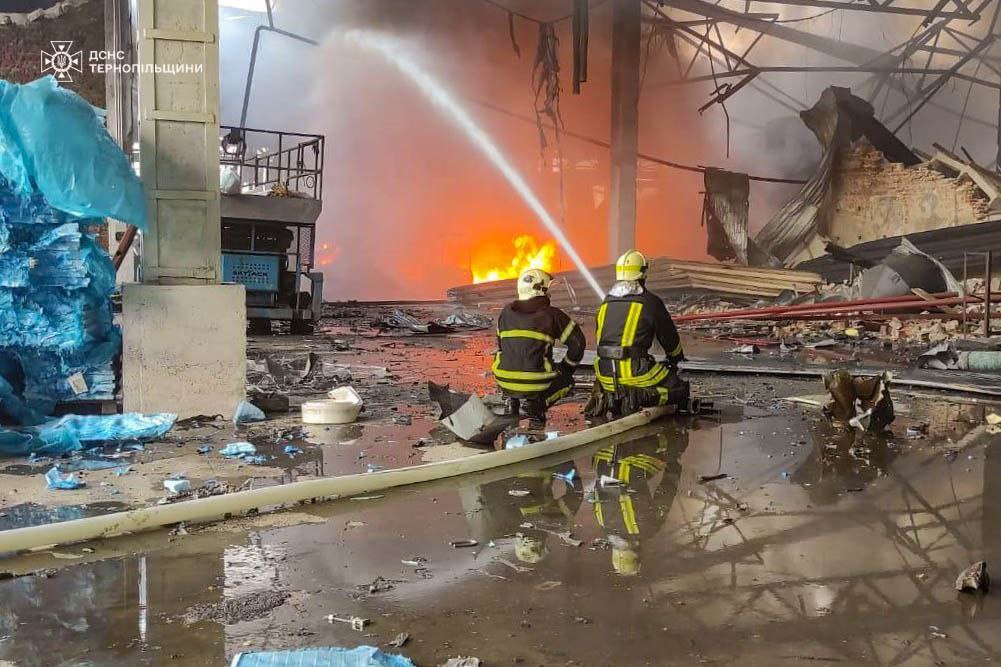 "Калібри", "шахеди", балістика і Ту-95 в небі. Головне про масовану атаку на Україну