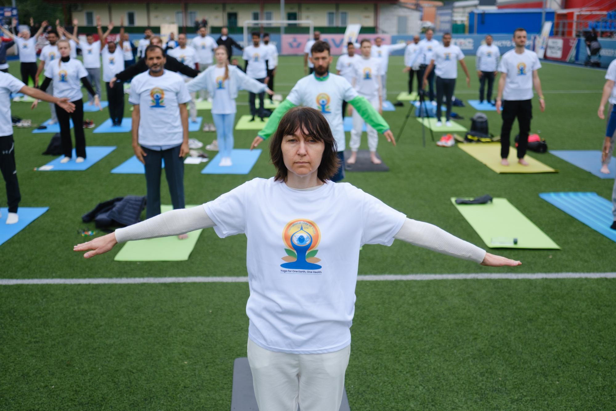 Київ долучився до світового святкування Дня йоги: гармонія тіла й духу просто неба